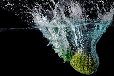 2560x1440 Food, Fruits, Pineapple, Slow Motion, Splash, Underwater ...