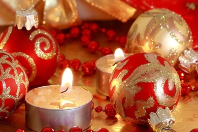 Red Balls Christmas Candles HD Wallpapers   HD Wallpapers