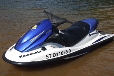 Jet Ski Floating On Water Wallpapers 24561