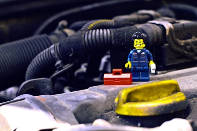 Brick Engine Expert Knows His Job [WALLPAPER]