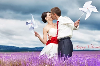 Amazing Kiss Lovely Couple In The Ground Valentine's Day Wallpapers