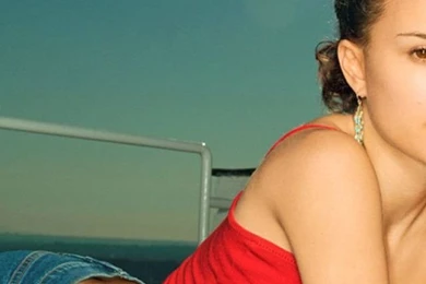 Natalie Portman Lying On The Grass iPhone 5 Wallpapers