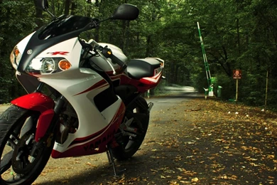 Yamaha R6   Motobike iPad Wallpapers