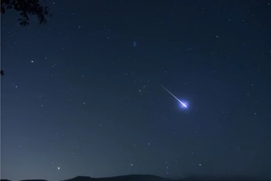 Lone Shooting Star 4K Wallpapers