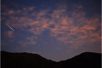 Lonely Shooting Star 4K Wallpapers