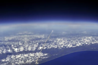 Launch Photographed From Space [1920x1200] : Wallpapers