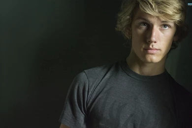 Alex pettyfer 7302 2560x1600.jpg