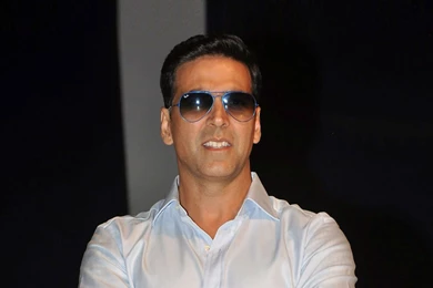 Akshay Kumar In Sunglass HD Wallpapers