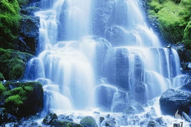 High_definition_wallpapers_moving_waterfall_wallpaper_rivers_wallpaper.jpg