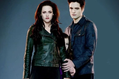 Breaking Dawn Part 2 Wallpaper: Edward, Bella, And Renesmee ...