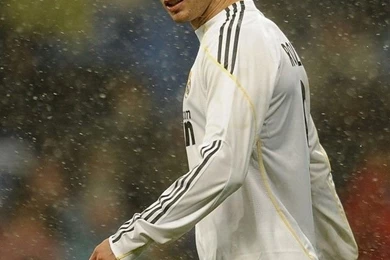 Download Cristiano Ronaldo Snowy Game Wallpapers For iPhone 4