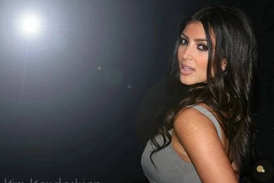 Popular People: Kim Kardashian Wallpapers