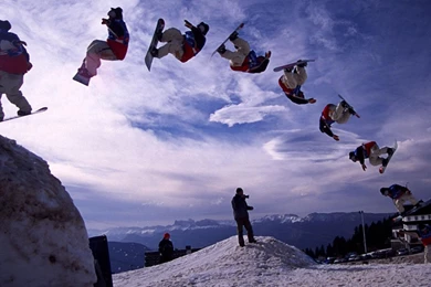 AMAZING SKI JUMPING PICTURE WALLPAPER   (