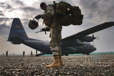 Soldier Boarding Bagram Air Base Afghanistan Aircraft Aeroplane ...