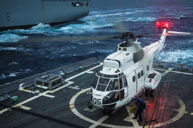 Puma Helicopter On USS Kidd Wallpapers :: HD Wallpapers