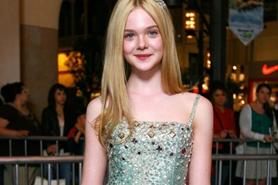 Actress Elle Fanning Wallpapers