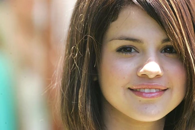 Selena Gomez Cute Wallpapers