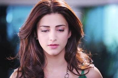 Shruti Hassan Cute Wallpaper.jpg