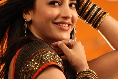 Shruti Hassan Cute Close Up Hd Wallpapers