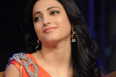 Shruti Hassan Cute Hd Desktop Wallpapers   Wallpaperss HD