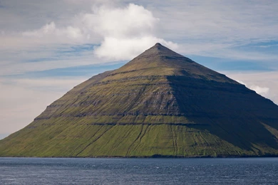 Upside Down Pyramid Wallpapers   Abstract Wallpapers