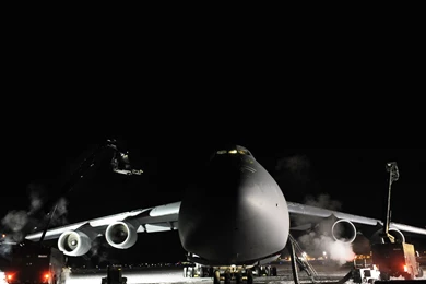 Wallpapers Night, Galaxy, C 5, Lockheed, Two De icing Vehicles Work ...
