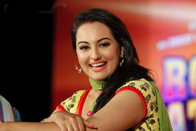 SOUTH INDIAN ACTRESS Wallpapers In HD: Sonakshi Sinha In Saree Hd ...