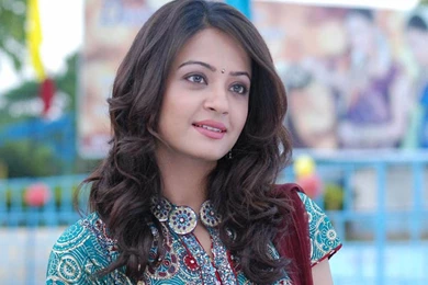 Surveen Chawla Wallpapers   Indian Actress : Indian Celebrities
