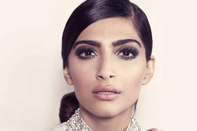 Sonam Kapoor Face With Makeup Hd Wallpapers
