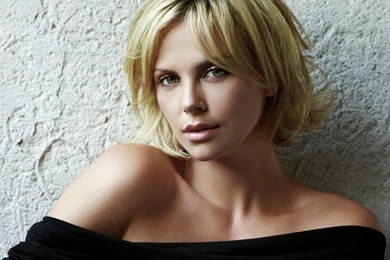 1366x768 Charlize Theron Hot Desktop PC And Mac Wallpapers