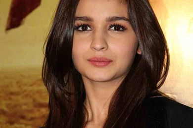 Alia Bhatt In Hot Pose PC Wallpapers