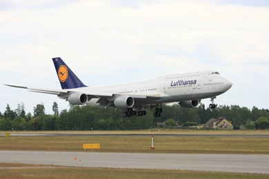 Lufthansa Boeing 747 8 Intercontinental Touchdown Landing