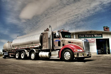 Peterbilt Truck Wallpaper.jpg