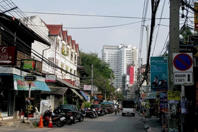 City Street In The Resort Of Chiang Mai, Thailand Wallpapers And ...