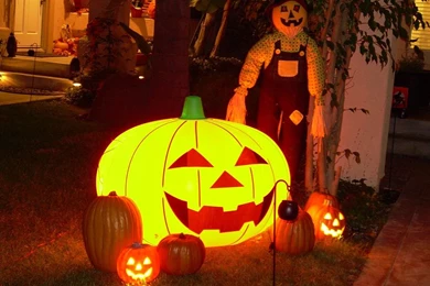 Light Happy Halloween On House Wallpapers PC