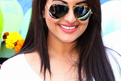 Sonakshi Sinha Hot Hd Wallpapers In White Tshirt...   Indian ...