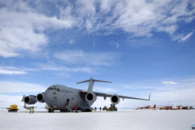 Download Wallpapers C 17 At McMurdo Station (Antarctica) (1680 X ...