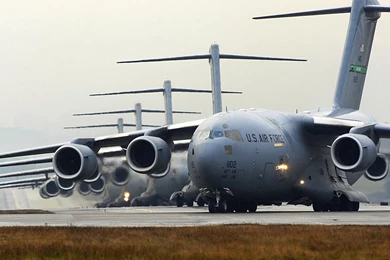 Mcdonnell_douglas_c_17_globemaster_iii_lined_up_32891_aircraft wallpaper.jpg