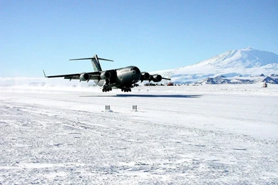 U.S. Air Force C 17 Globemaster III Landing Pics