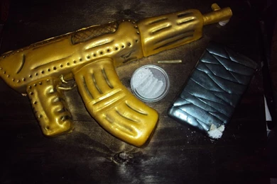 GOLD PLATED AK 47 MACHINEGUN CAKE