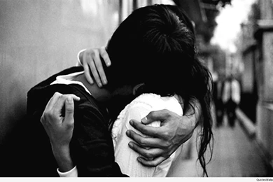 Cute couple hug black and white wallpaper1.jpg