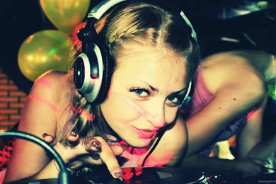 Download 1600x900 Russian DJ Girl Wallpapers