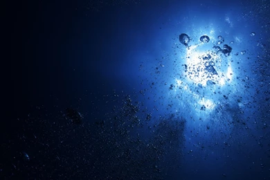 Download Wallpapers 2048x1152 Water, Light, Bubbles, Depth, Dark ...