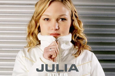 Julia Stiles Wallpapers