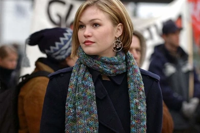 Julia Stiles Beautiful HD Photos