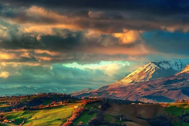 Italy, The Apennines, Spring Scenery, Sunrise, Clouds, Fields ...