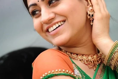 Aksha Latest Photos Big Photo 33 Of 39 Images