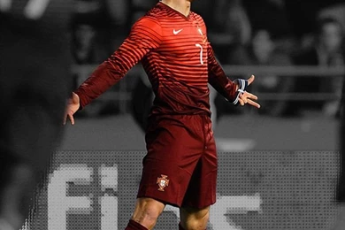 Freeios7.com Apple Wallpapers Ronaldo The Seven Iphone4 Photo ...