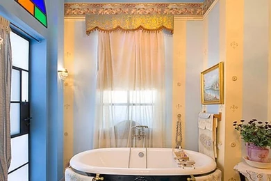 Eclectic Bathroom Design With Wallpapers Border   Wallpapers Mural ...