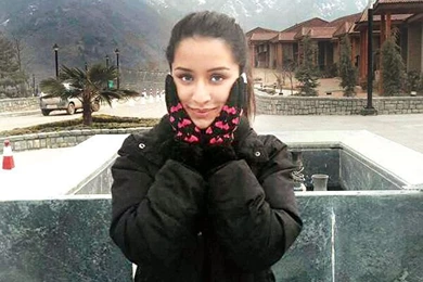 Download Shraddha Kapoor On The Sets Of 'Haider' In Kashmir ...